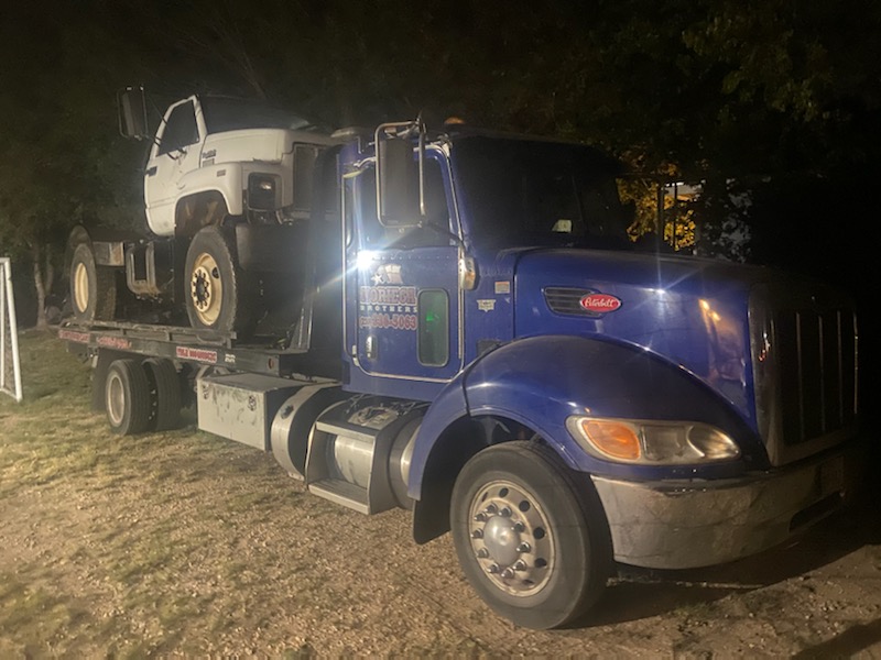 Towing 1993 GMC Top Kick from Retama Park, San Antonio to Sam Houston racetrack for the🏇horse racing season!