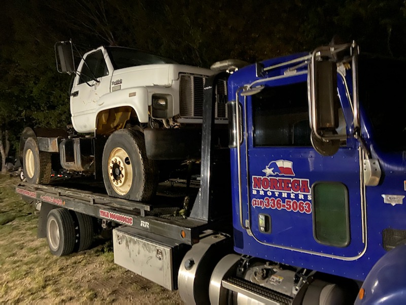 Towing 1993 GMC Top Kick from Retama Park, San Antonio to Sam Houston racetrack for the🏇horse racing season!